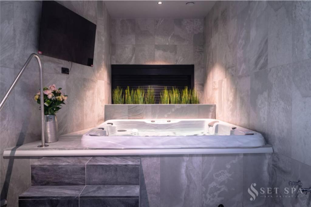 Set Spa Mouscron Eksteriør billede